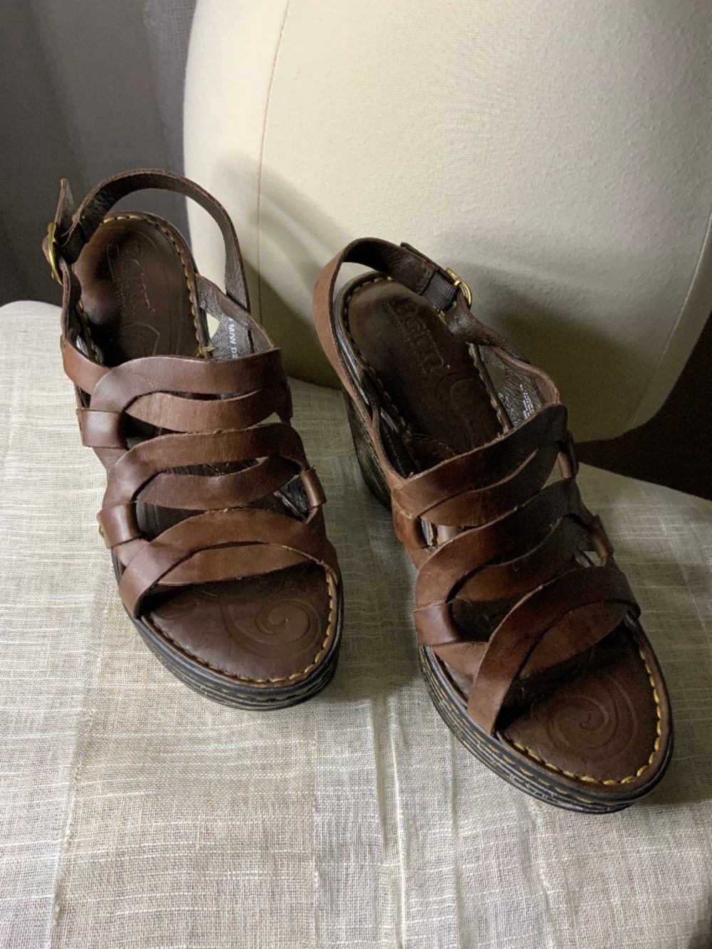 Born Leather Sz 8 - Chunky Heal Platform - Sandals